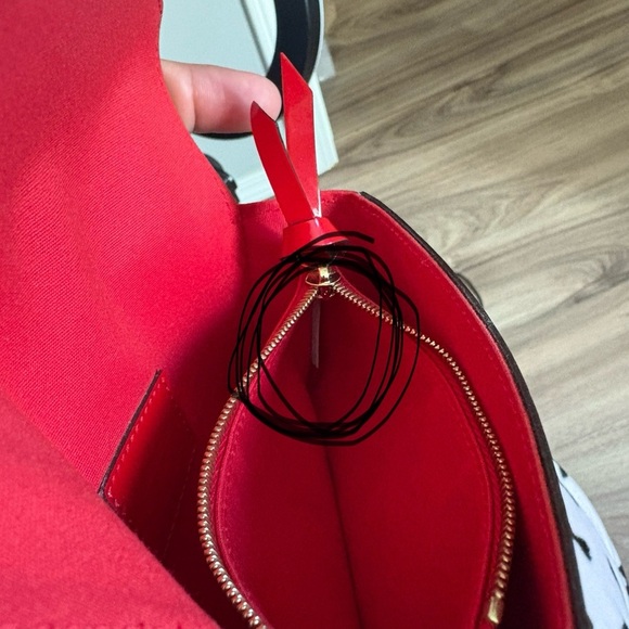 Louis Vuitton Monogram Pochette Lucie - Picture 12 of 12